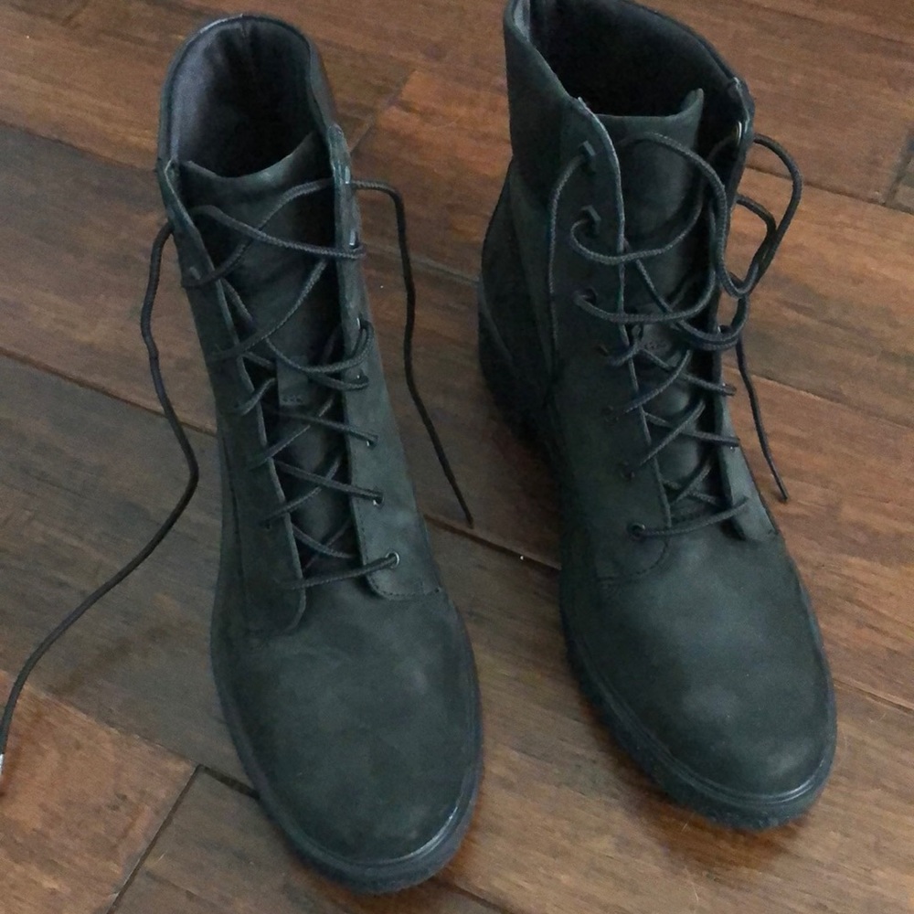 black timberland boots